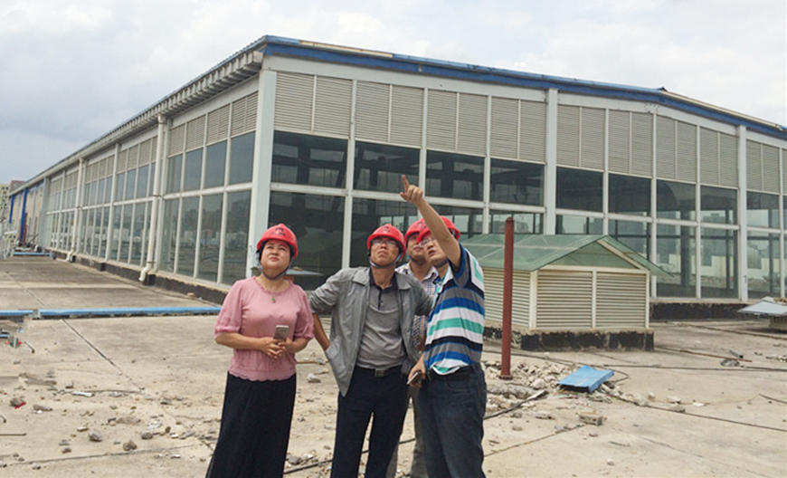 1 漢工鋼構董事長等領導視察悅城項目建筑工程